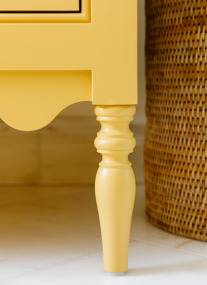 Yellow vanity leg