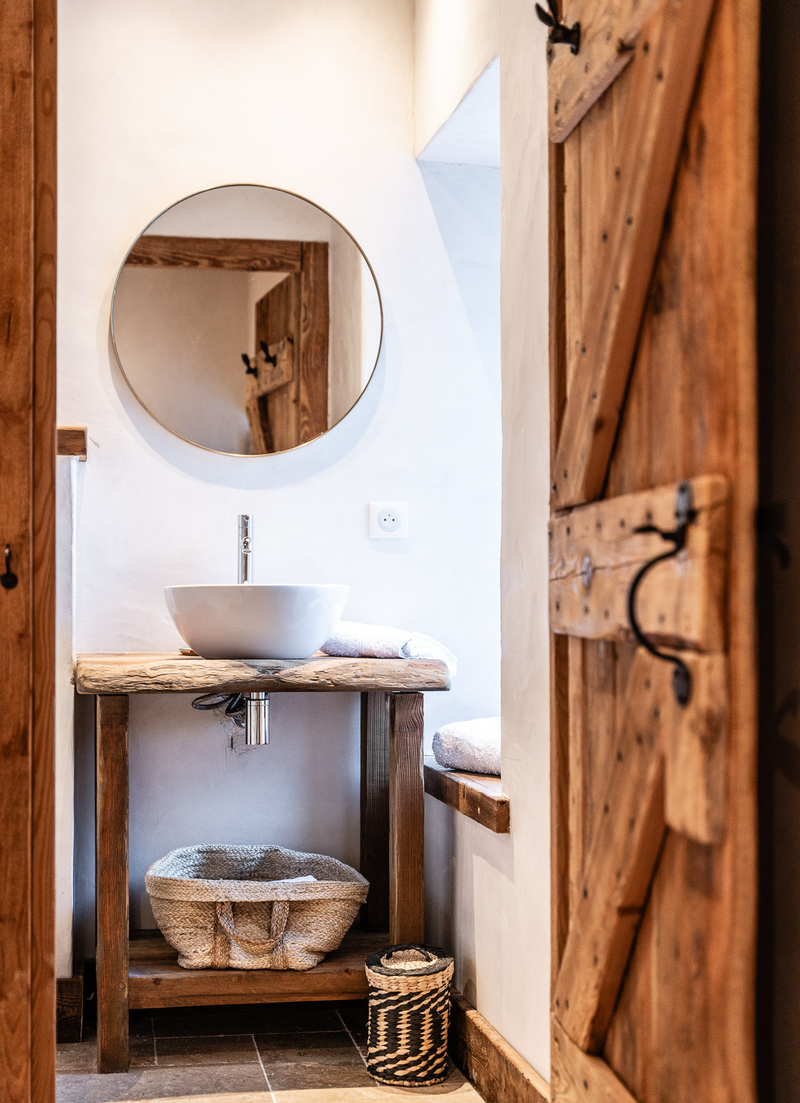 Ski Chalet Ensuite Bathroom 2