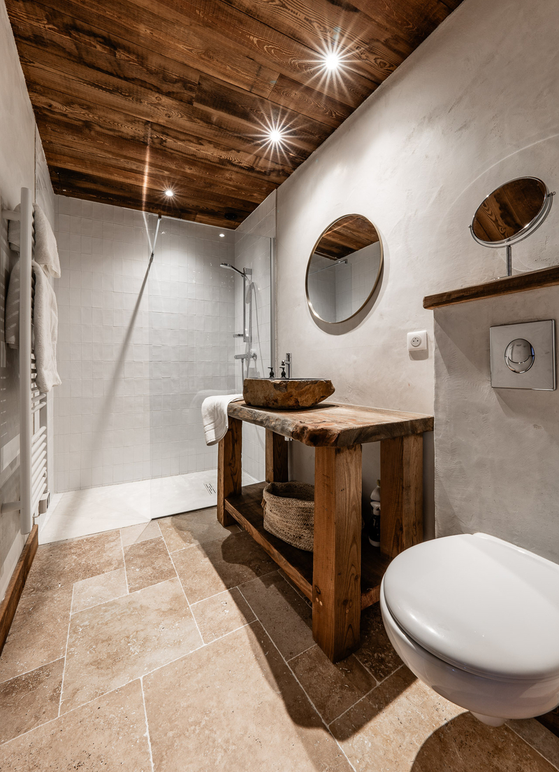 Ski Chalet Ensuite bathroom